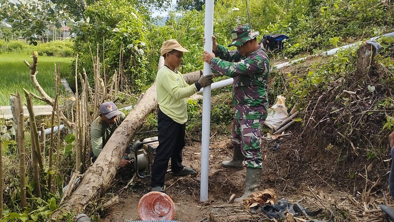 Semangat Gotong Royong Warga Dan TNI Wujudkan Infrastruktur Air Bersih
