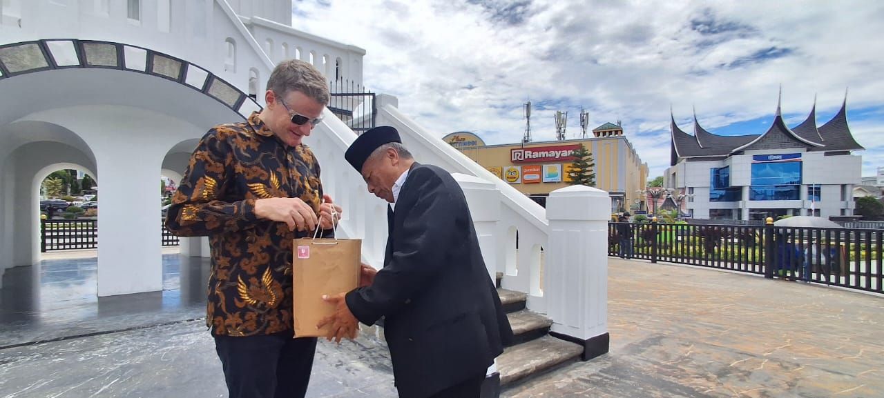 RRI.co.id - Kerjasama Bilateral Australia-Bukittinggi, Roderick; Berkat Dt. Gusrizal