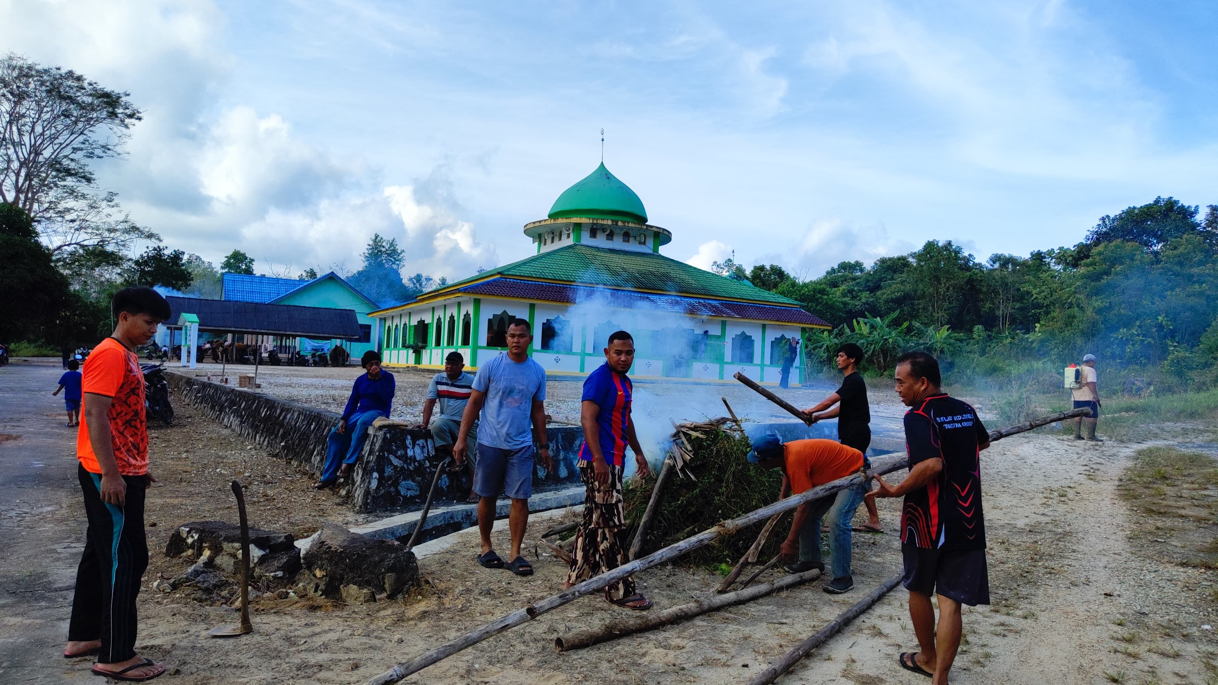 RRI.co.id - Gotong Royong di Mesjid Sambut Ramadhan di Harapan Jaya