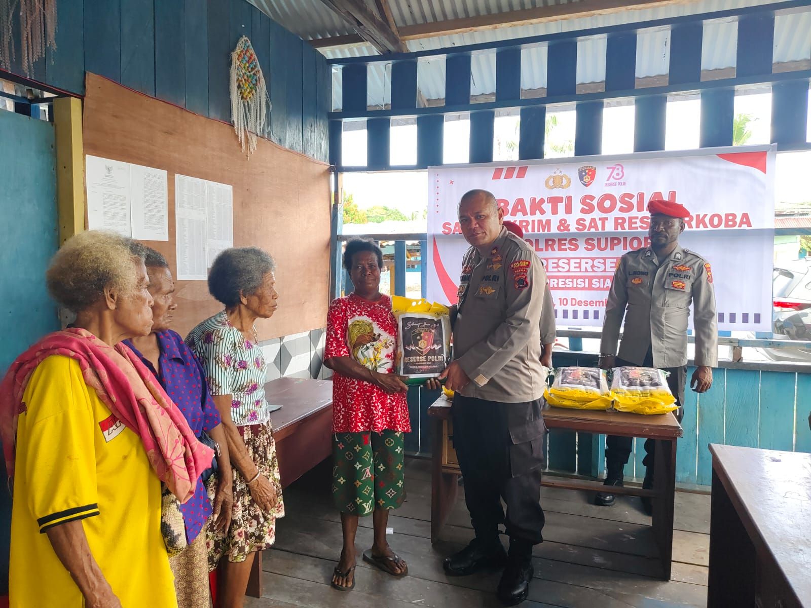 RRI.co.id - HUT Reserse Ke-78, Polres Supiori Gelar Bakti Sosial