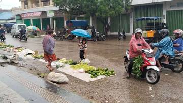 Cuaca Ekstrem Jualan Sayur Pasar Atambua Sepi Pembeli
