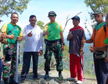 Camat Dan Satgas Bersinergi Bersihkan Sampah Plastik di Binoni