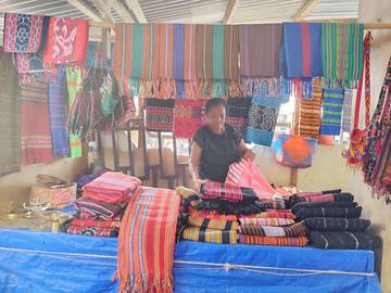 Yustina Soares Tekuni Usaha Tenun di Lapak Sederhana