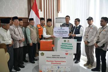 Kementerian Agama Serahkan Rp37 Miliar Untuk Bencana Aceh