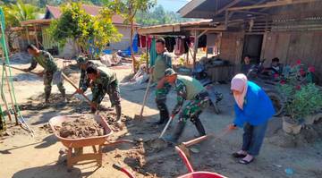 TNI Bersihkan Sisa Banjir di Ketambe Aceh Tenggara