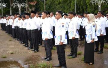 Wali Kota Metro Serahkan SK PPPK Paruh Waktu