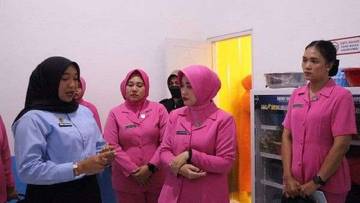 Ketua Bhayangkari Tanggamus Tinjau Dapur SPPG MBG