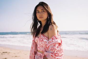 Lagu NIKI Tembus 200 Juta Streaming