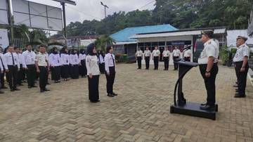 Dua Pegawai Lapas Metro Terima Penghargaan usai Gagalkan Penyelundupan Narkoba