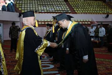 Unila Kukuhkan Lima Guru Besar Perkuat Akademik