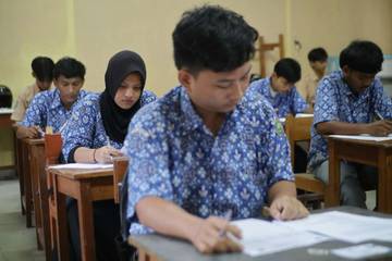 Kesenjangan Mutu, Siswa Daerah Rebutan Sekolah di Kota