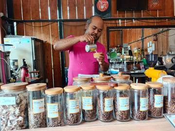 Kopi Hitam Waroeng Bako, dari Impian Jadi Legenda