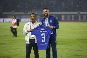 Mantan Pemain PSG Layvin Kurzawa Resmi Diperkenalkan Persib