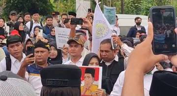 Guru Demo Tolak Pengangkatan Pegawai SPPG Jadi PPPK