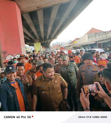 Bupati Reynaldi Pastikan, Kebutuhan Dasar Pengungsi Banjir Terpenuhi 