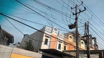 Satpol PP Tasikmalaya Respon Keluhan Semrawutnya Kabel Optik