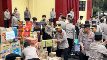 Polresta Bandung Kirim Tujuh Ton Bantuan Korban Longsor 