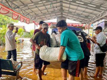 Pemprov Kalsel Salurkan Dua Ton Beras Bantuan Banjir