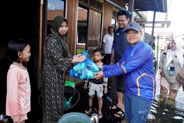 Pemkab Salurkan  Bantuan di Tiga Desa dan Kelurahan