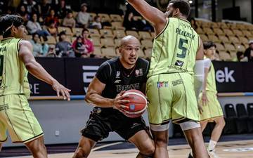 Dewa United Beri Kekalahan Keempat Untuk Pacific