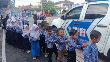 Siswa TK Al Mumtazah Kenali Profesi Polantas