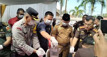 Kejari Bengkulu Selatan Musnahkan 23 Barang Bukti