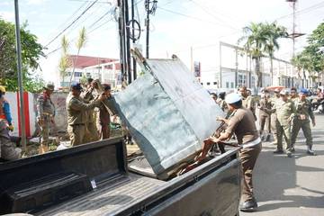 Satpol PP Kembali Tertibkan Pedagang Di Trotoar