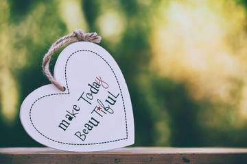 Trik Sederhana Menjaga Mood Positif