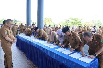 Pemkab Benteng Teken Perjanjian Kinerja Eselon II-Camat