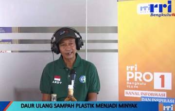 Memanfaatkan Sampah Plastik Menjadi Produk Minyak Petasol