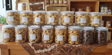 Berkah Nataru, Penjualan Kue Kering di Biak Meningkat 