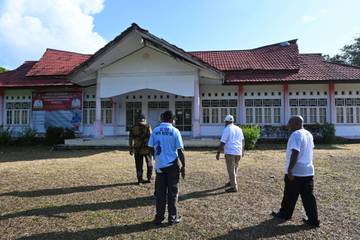 Bupati Kecewa,Kantor Distrik Poiru Kosong Melompong,di Jam Kerja 