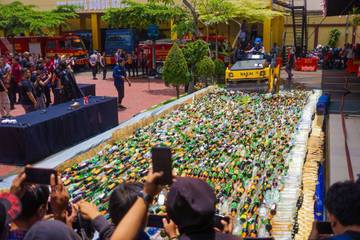 Pemkot Bogor-Polresta Hancurkan 38 Ribu Miras Ilegal