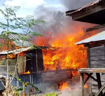 Akibat Bakar Sampah, Dua Rumah Alamai Kebakaran