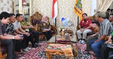 Warga Barunttung Sinjai Keluhkan Kualitas Listrik ke Bupati 