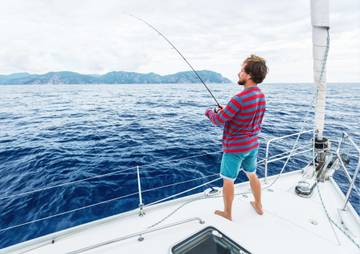 Serunya Memancing, Dari Sungai Hingga Laut Lepas