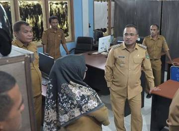 Bupati SBT Sidak Enam OPD, Tekankan Disiplin ASN