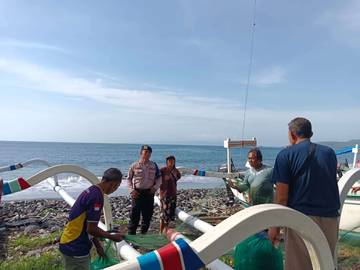 Satuan Polairud Polres Karangasem, Bantu Nelayan