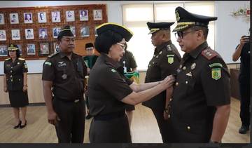 Kajati Chatarina Muliana Lantik Kajari Klungkung 