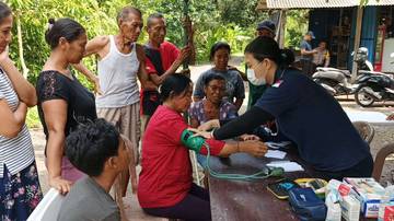 Pascabanjir, Puluhan Warga Pekutatan Manfaatkan Layanan Kesehatan Polri