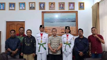 Sekda Flotim Sambut Dua Paskibraka Tingkat Provinsi