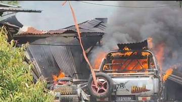 Kebakaran di Ende Hanguskan Kos, Bengkel, Mobil Serta Motor