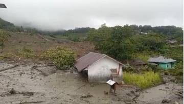 Desa Goreng Meni Diterjang Longsor, Warga Mengungsi