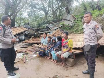 Angin Kencang Rusak Rumah dan Akses Jalan