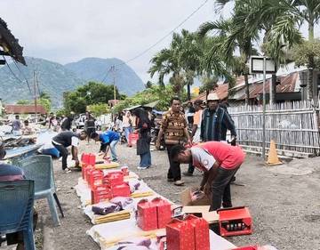 Dinsos Ende Salurkan Bantuan Darurat Korban Abrasi