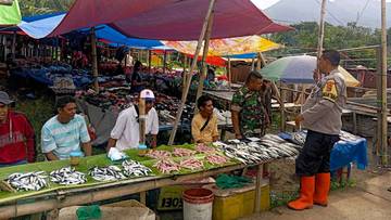 Polisi Perkuat Keamanan Pasar Boru Wulanggitang