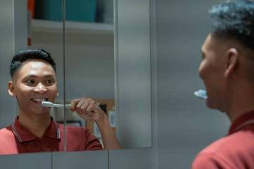 Tips Menghilangkan Karang Gigi dengan Soda Kue