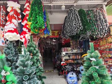 Jelang Natal, Penjualan Aksesoris di Sanggau Menggeliat