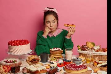 Makan Berlebihan Saat Emosi, Apa Dampaknya Bagi Kesehatan