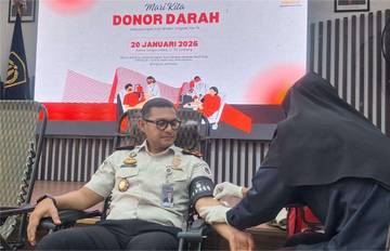 Imigrasi Entikong Gelar Donor Darah di Hari Bhakti